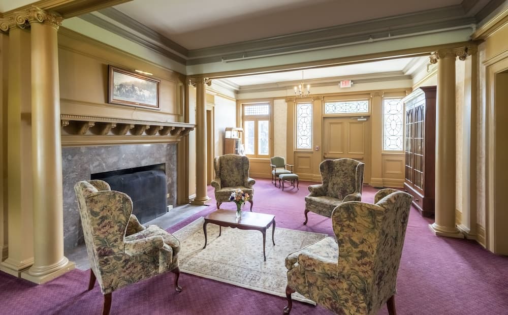 White Springs Manor a Belhurst Property interior in Geneva, NY — gallery photo 2