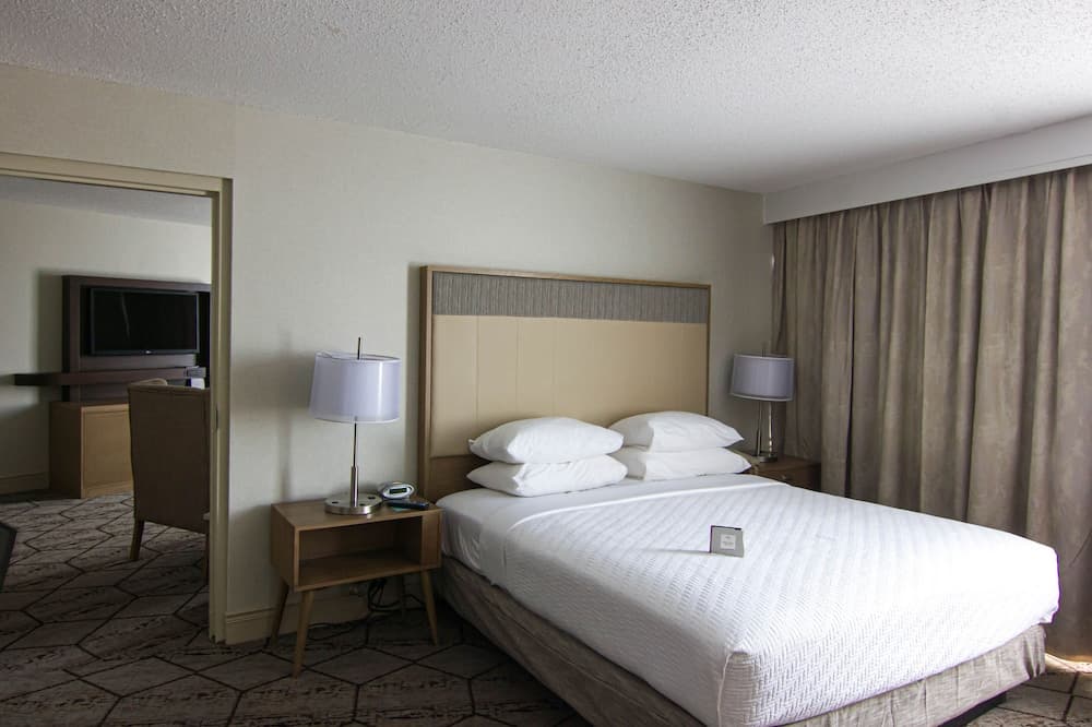 Crowne Plaza Syracuse, an IHG Hotel interior in Syracuse, NY — gallery photo 2