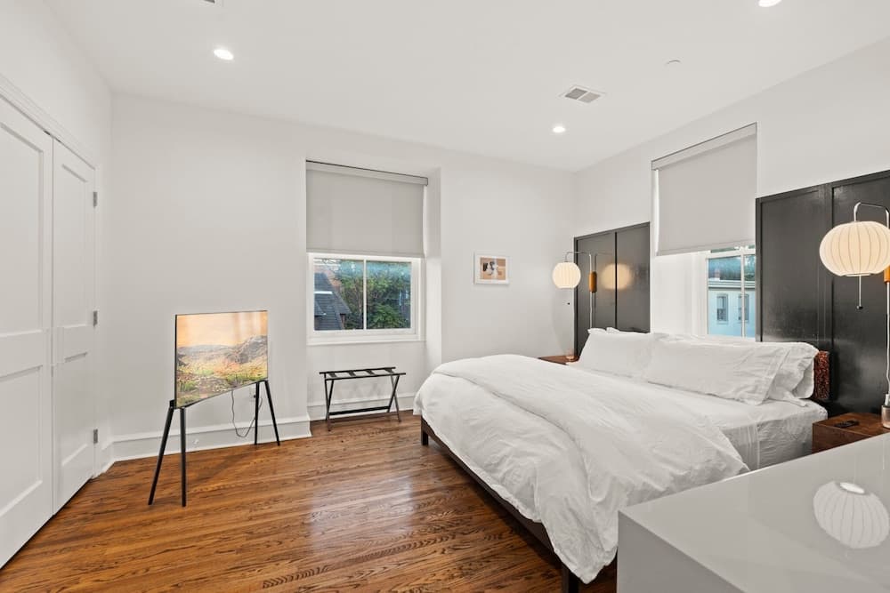 StayRafa 2000 Spruce property views in Philadelphia, PA — gallery photo 3