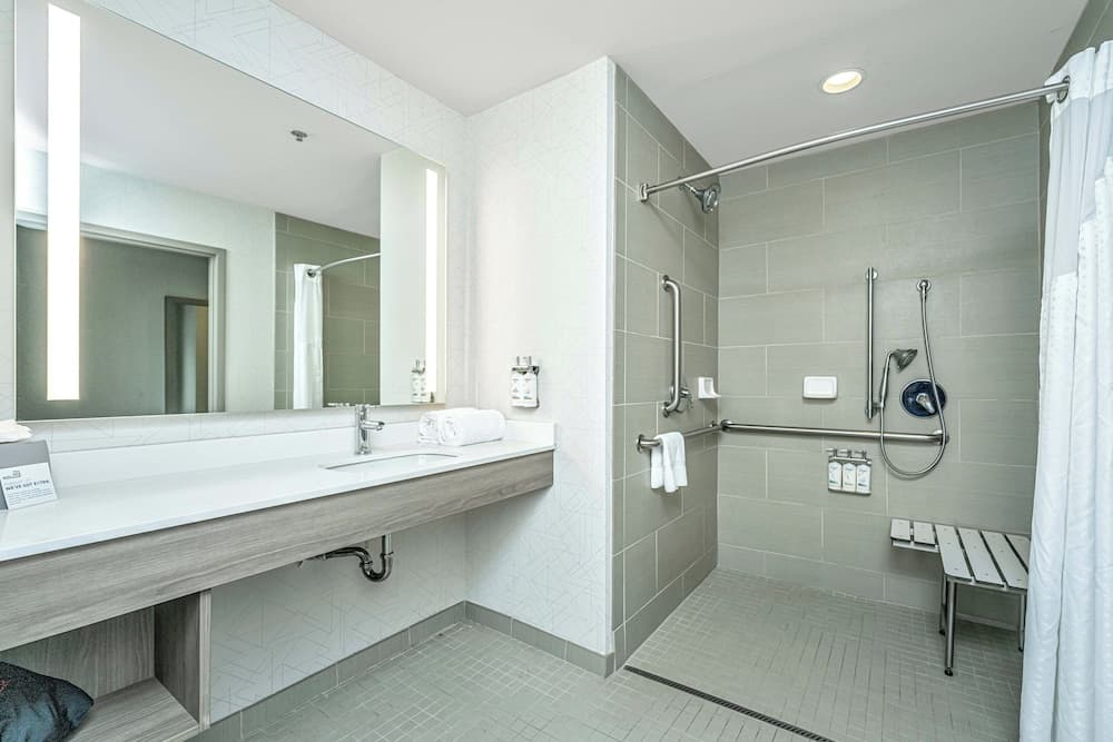 Holiday Inn Express & Suites Charleston Arpt-Conv Ctr Area gallery photo in North Charleston, SC — image 75