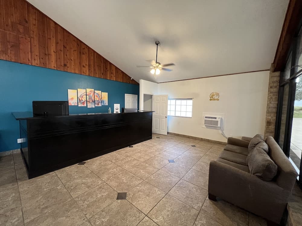 Bass Inn - Choke Canyon National Park interior in Three Rivers, TX — gallery photo 2
