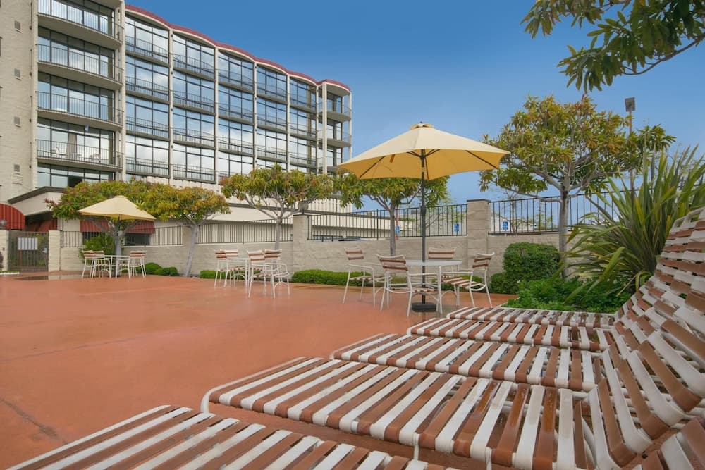 Oakland Airport Executive Hotel gallery photo in Oakland, CA — image 6