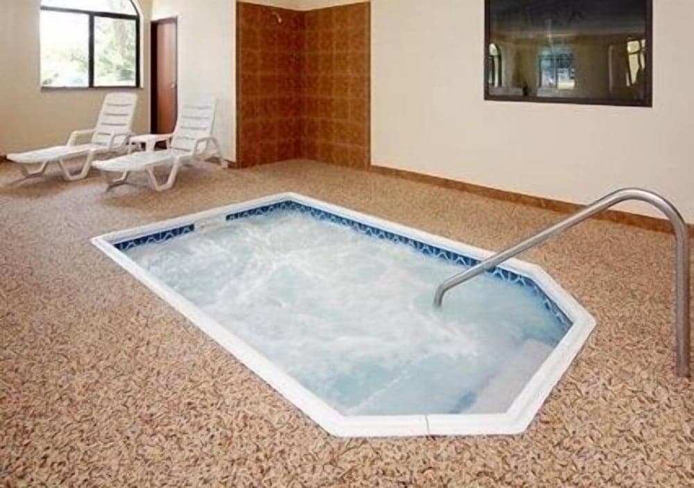 Quality Inn Durand I-69 property views in Durand, MI — gallery photo 3