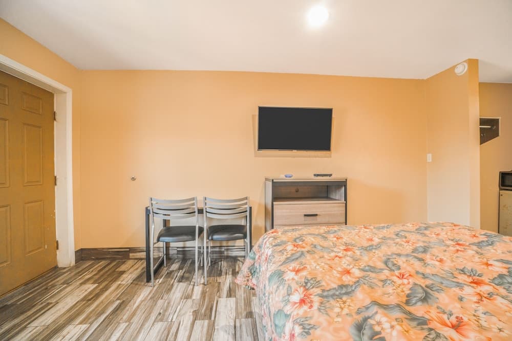 Days Inn by Wyndham Aransas Pass interior in Aransas Pass, TX — gallery photo 2