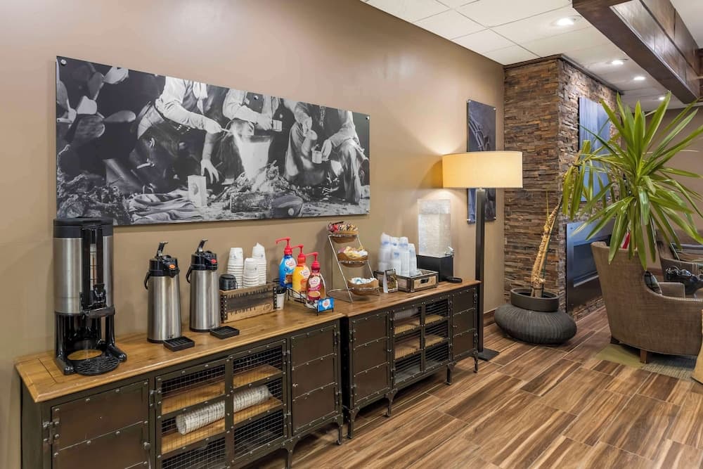 Best Western CottonTree Inn property views in Rawlins, WY — gallery photo 3