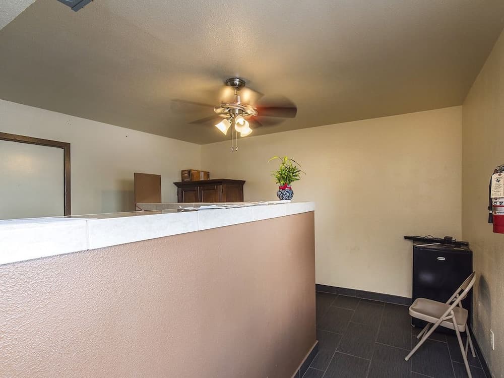 Relax Inn interior in Manor, TX — gallery photo 2