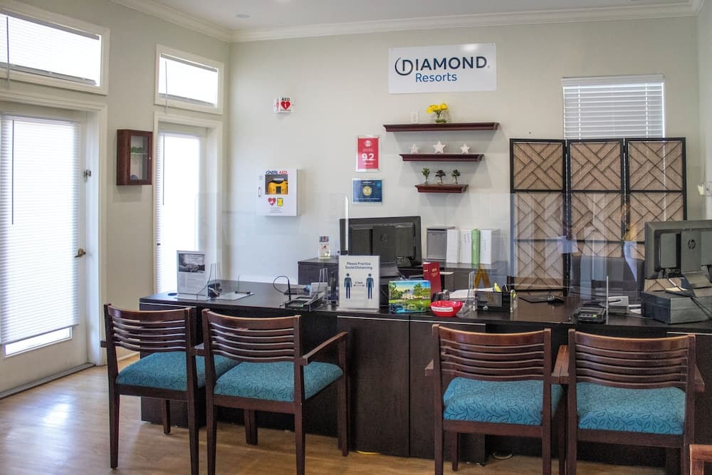 Barefoot'n Resort Kissimmee Orlando interior in Kissimmee, FL — gallery photo 2