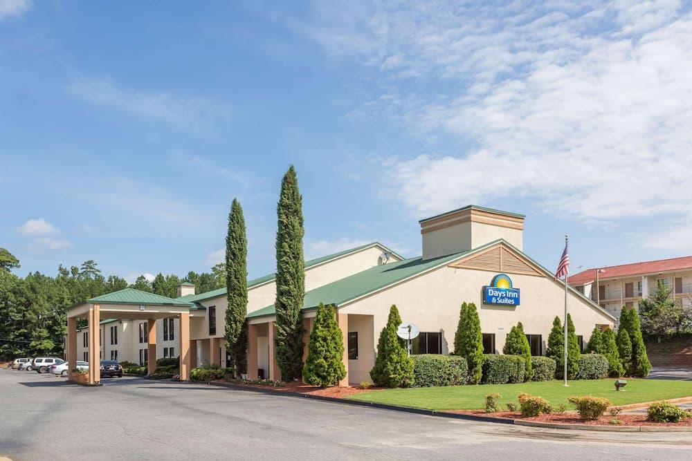 Days Inn & Suites by Wyndham Peachtree Corners/Norcross featured exterior or lobby in Peachtree Corners, GA — similar hotel