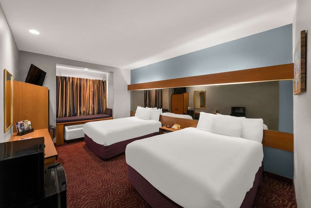 Econo Lodge Inn & Suites Mesquite - Dallas East gallery photo in Mesquite, TX — image 11