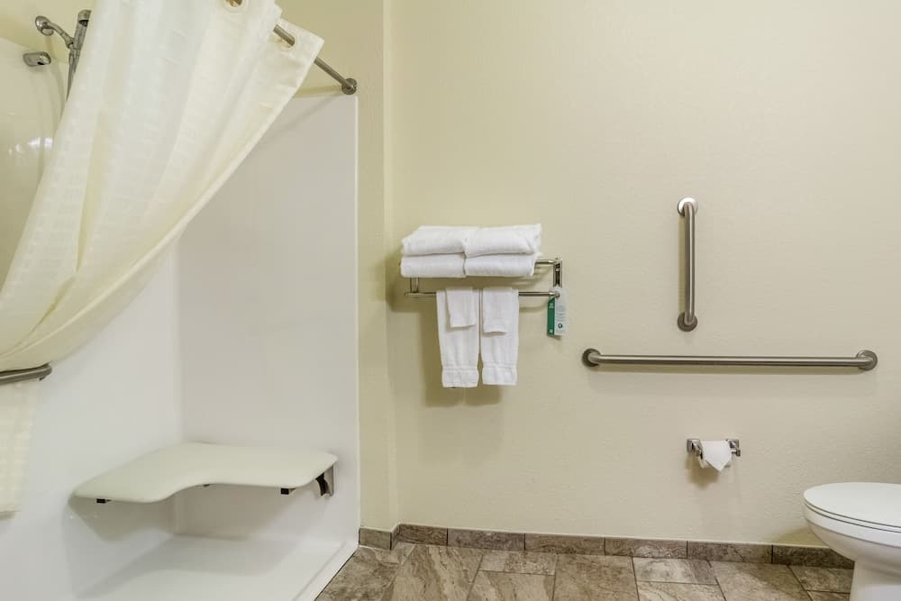 AmericInn by Wyndham Oshkosh gallery photo in Oshkosh, WI — image 26