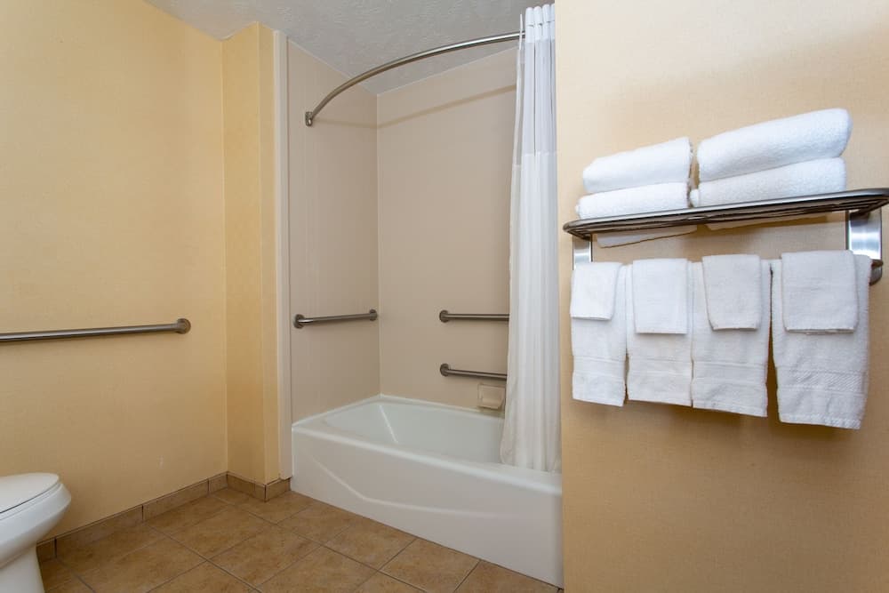 Hampton Inn Waterloo Cedar Valley gallery photo in Waterloo, IA — image 27