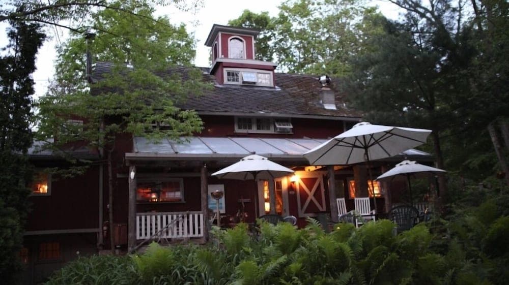 Race Brook Lodge featured exterior or lobby in Sheffield — similar hotel