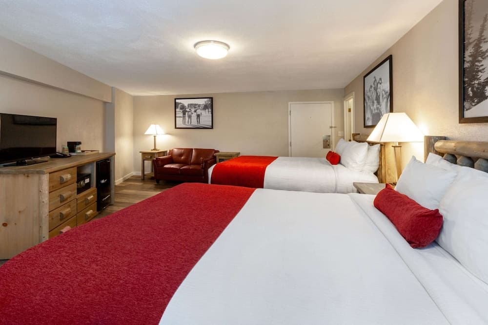 Pine Mountain Ski & Golf Resort interior in Iron Mountain, MI — gallery photo 2