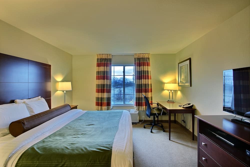AmericInn by Wyndham Oshkosh gallery photo in Oshkosh, WI — image 20