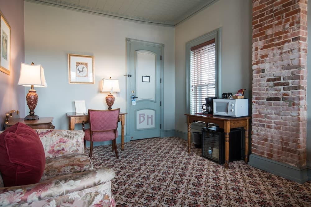 The Black Hawk Hotel gallery photo in Cedar Falls, IA — image 47