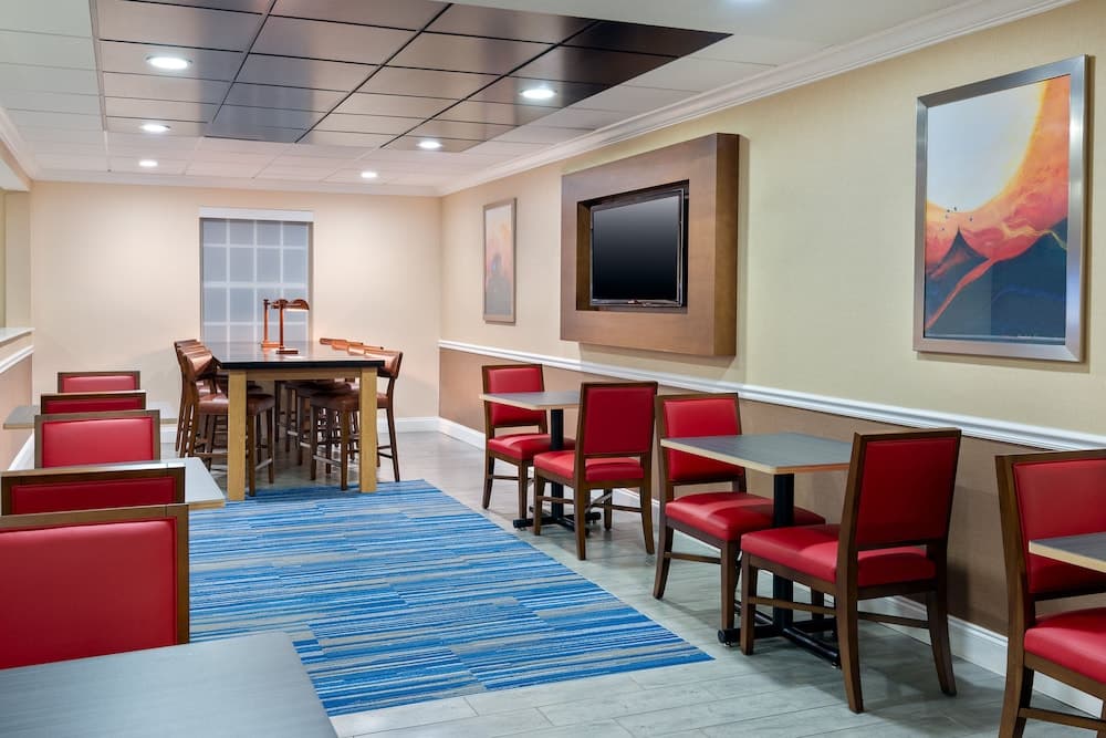 Holiday Inn Express & Suites Naples North - Bonita Springs by IHG gallery photo in Bonita Springs, FL — image 39