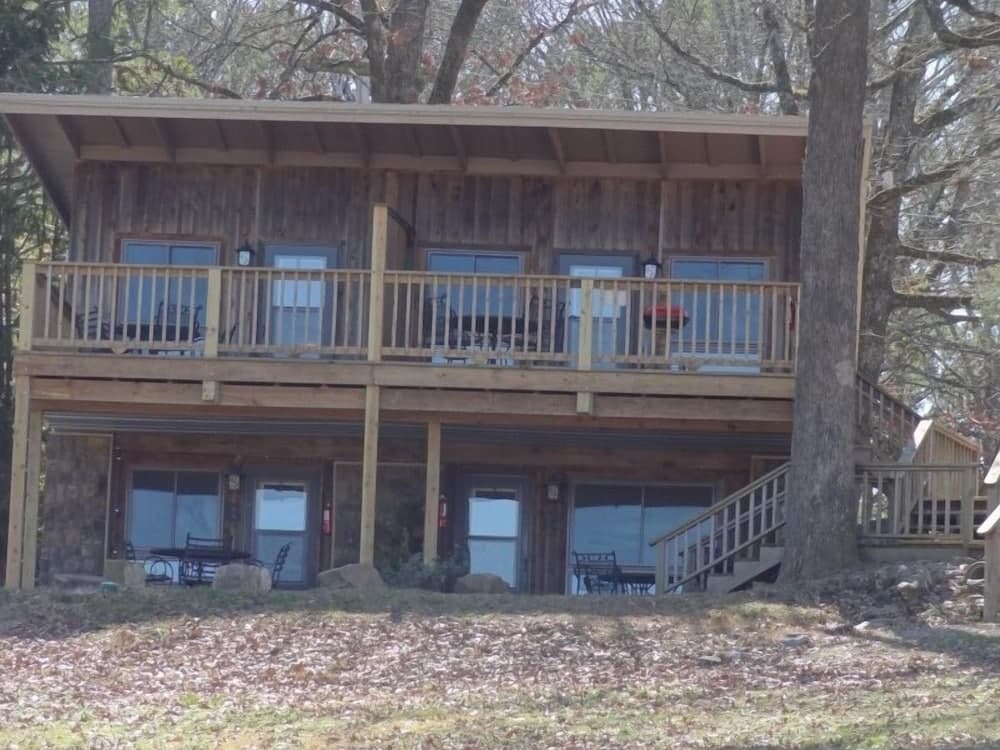 Lake View Queen Guest Room With Two Queens, Sleeper Sofa And Deck Overlooking Lake Ouachita. 1 Bedroom Hotel Room by RedAwning featured exterior or lobby in Mount Ida, AR — similar hotel