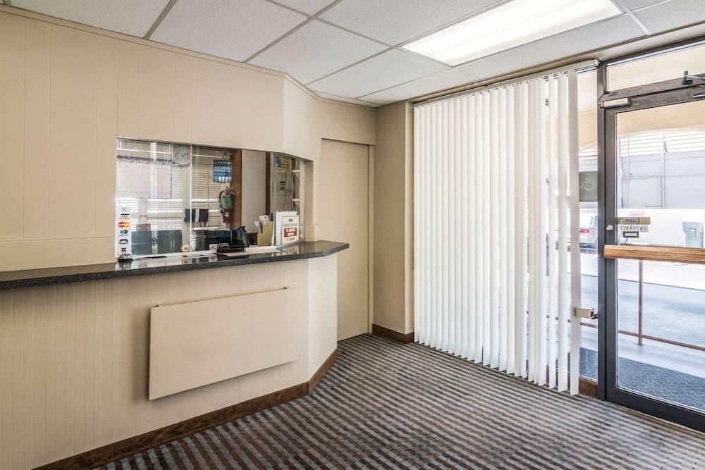 Rodeway Inn Regalodge interior in Glendale, CA — gallery photo 2
