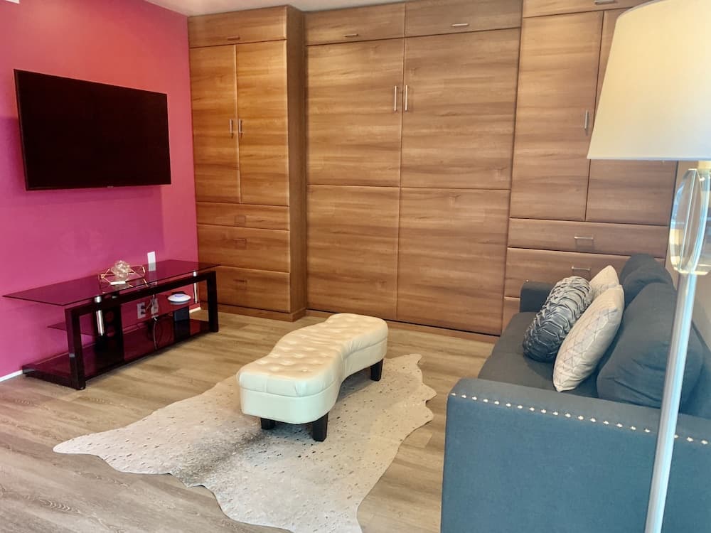 Hollywood Studios in Downtown Phoenix property views in Phoenix, AZ — gallery photo 3