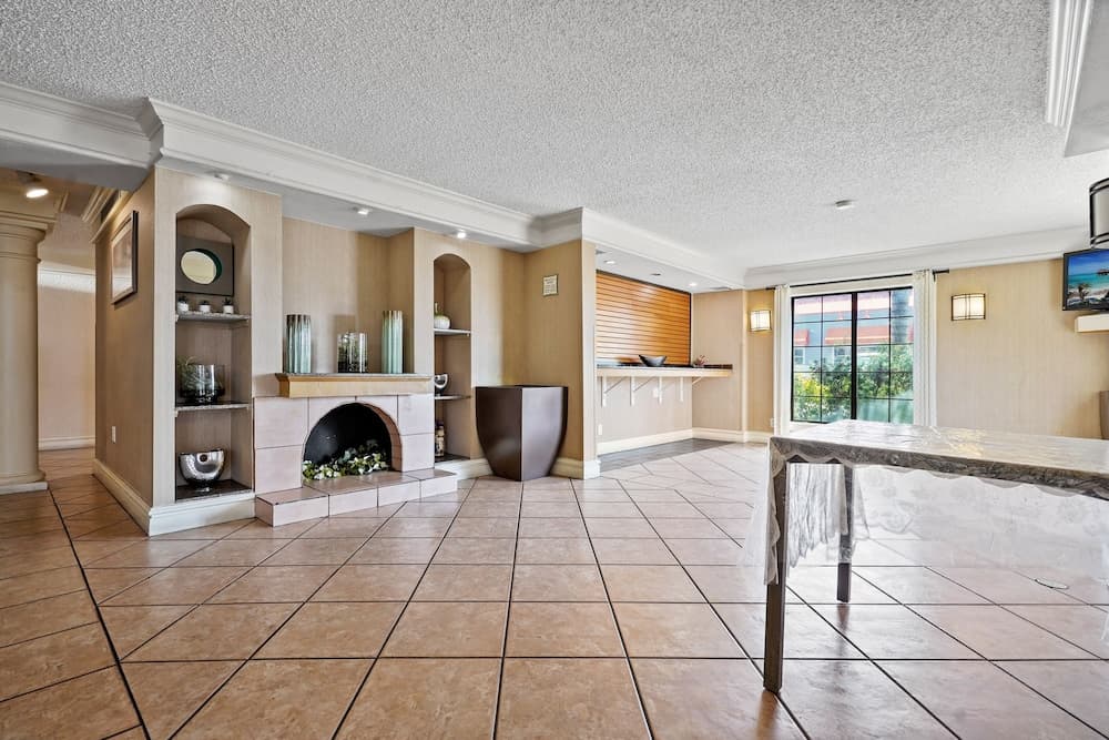 La Quinta Inn by Wyndham Costa Mesa / Newport Beach gallery photo in Costa Mesa, CA — image 39