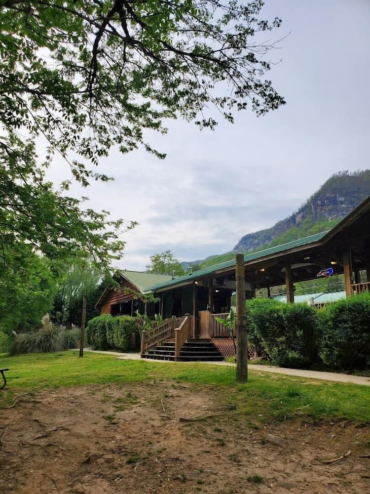 Geneva Hotel & Tiki Bar — hotel in Lake Lure, North Carolina