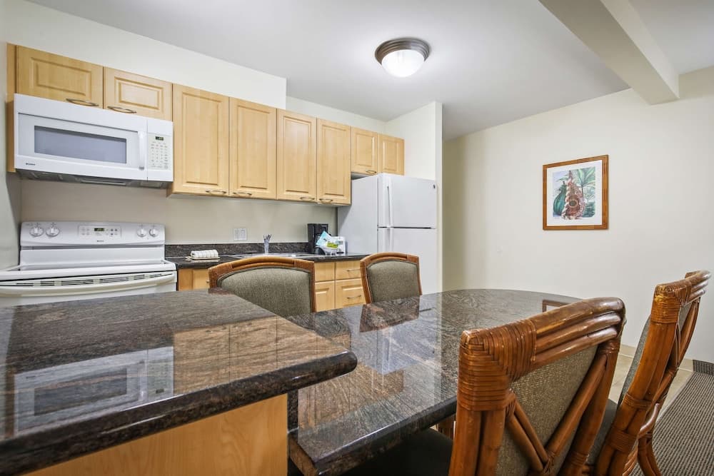 Aston Waikiki Sunset property views in Honolulu, HI — gallery photo 3