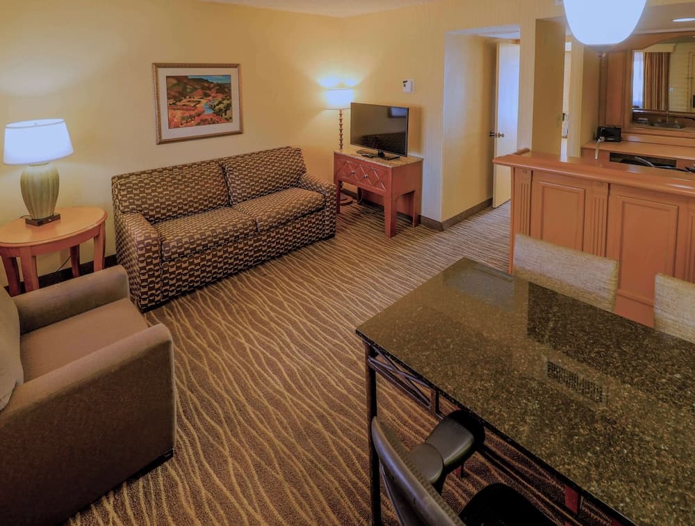 Studio 6 Phoenix, Az – Sky Harbor property views in Phoenix, AZ — gallery photo 3