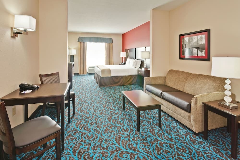Holiday Inn Express Hotel & Suites New Philadelphia by IHG gallery photo in New Philadelphia, OH — image 18