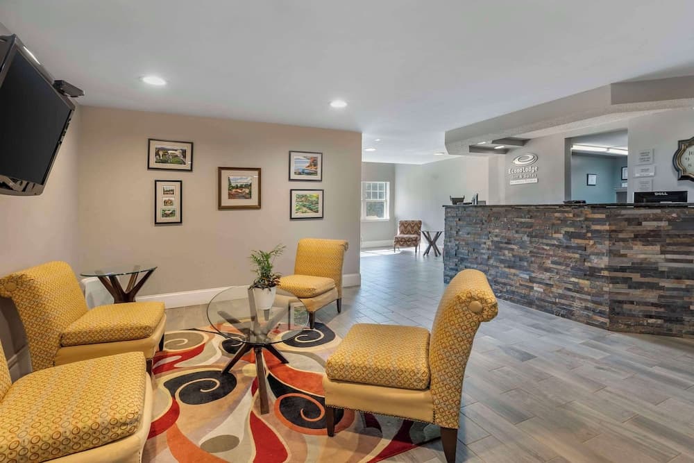 Greenville Pelham Inn by IHG interior in Greenville, SC — gallery photo 2