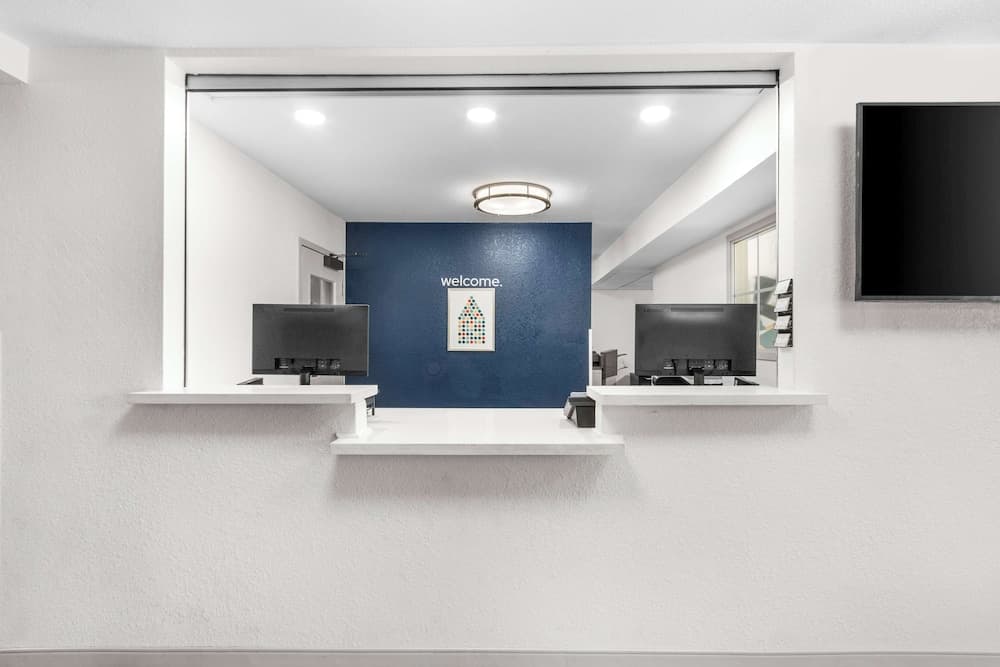Sonesta Simply Suites Austin South interior in Austin, TX — gallery photo 2