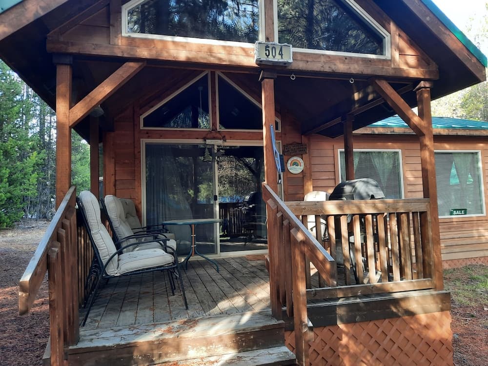 Willamette Pass Inn Chalets interior in Crescent, OR — gallery photo 2