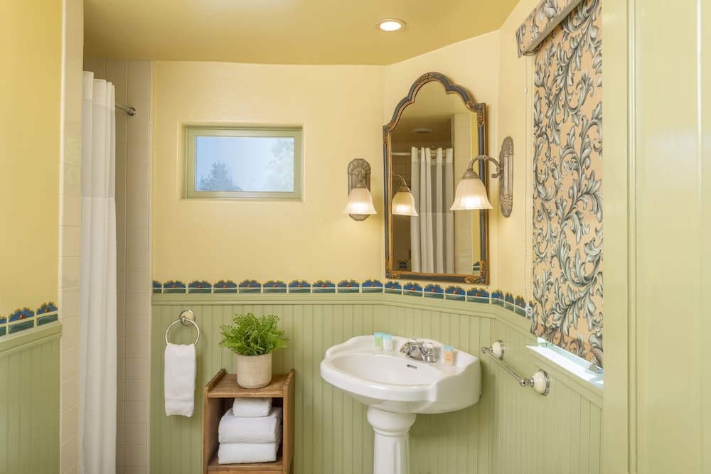 The Pierpont Inn property views in Ventura, CA — gallery photo 3