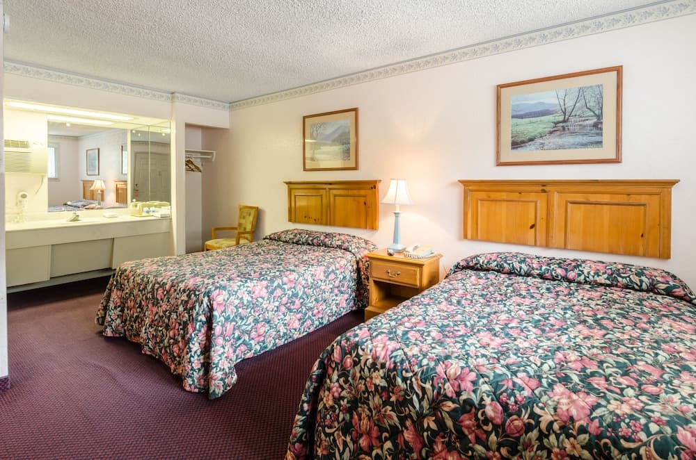 Highland Hills Motel and Cabins – A Master Hosts Resort property views in Boone, NC — gallery photo 3