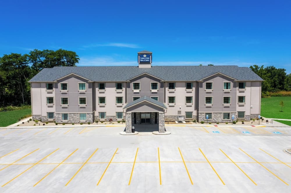 Cobblestone Hotel & Suites-Bellefontaine — hotel in Bellefontaine, Ohio