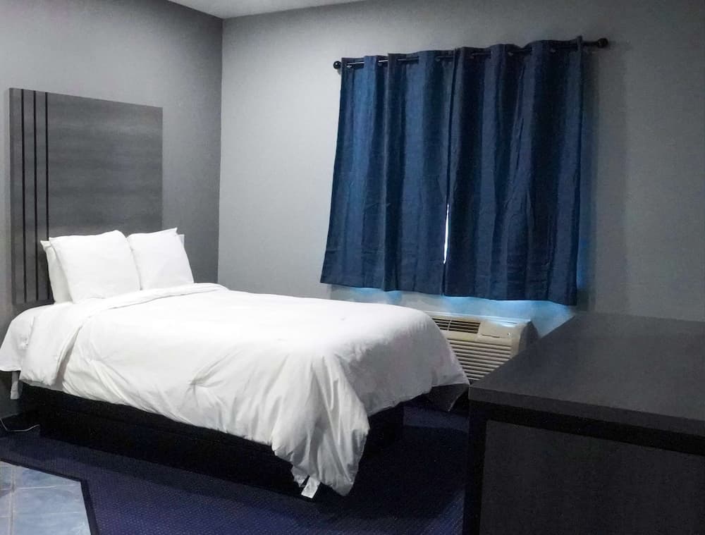 Americas Best Value Inn & Suites Bush Intl Airport property views in Humble, TX — gallery photo 3