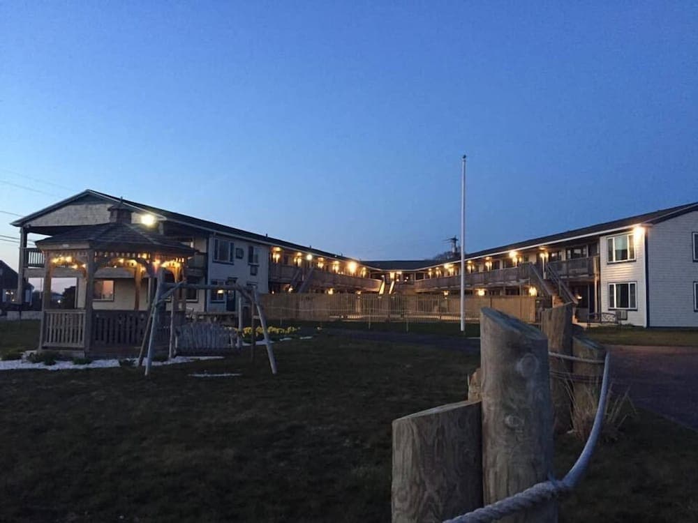 Mariner's Point Resort featured exterior or lobby in Falmouth, MA — similar hotel