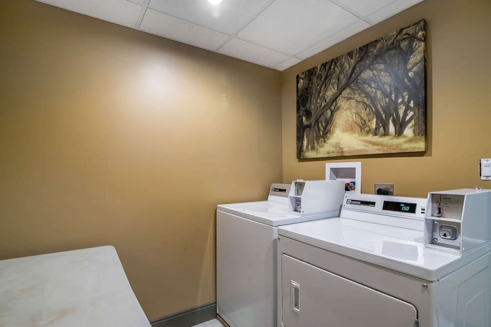 Econo Lodge Inn And Suites gallery photo in Binghamton, NY — image 23