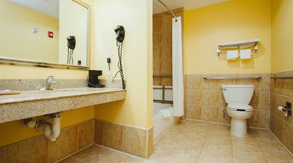 Scottish Inns and Suites East Sam Houston Pkwy property views in Houston, TX — gallery photo 3