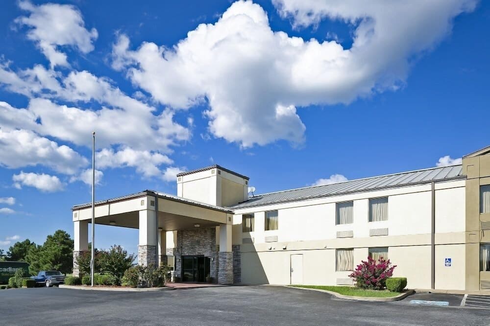 Spark by Hilton Muskogee featured exterior or lobby in Muskogee, OK — similar hotel