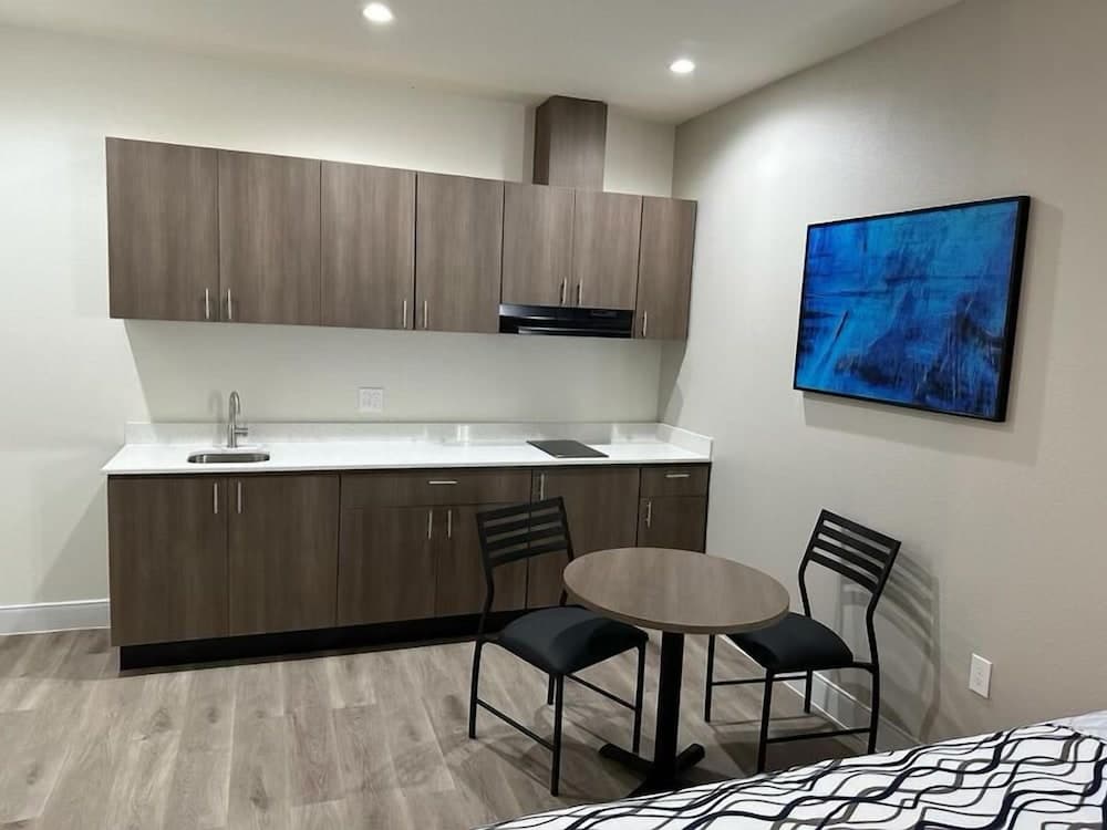 Palace Inn Blue Jones Rd property views in Houston, TX — gallery photo 3