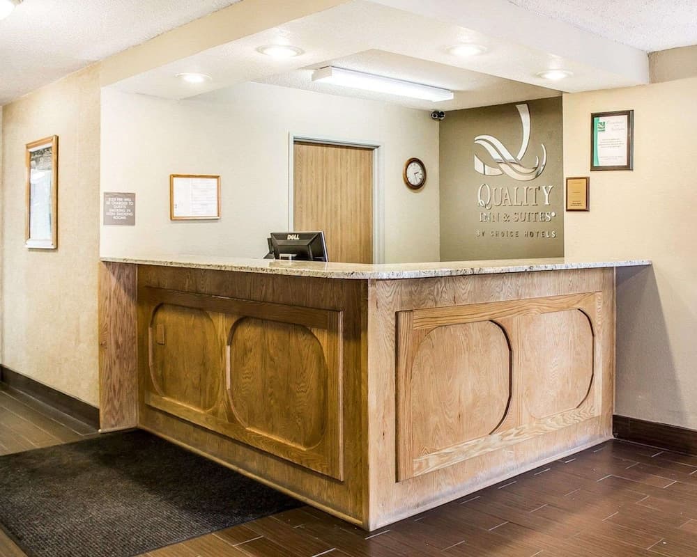 Quality Inn & Suites Sturgeon Bay interior in Sturgeon Bay, WI — gallery photo 2