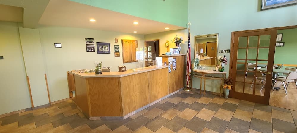 Plymouth Suites Hotel interior in Plymouth, WI — gallery photo 2