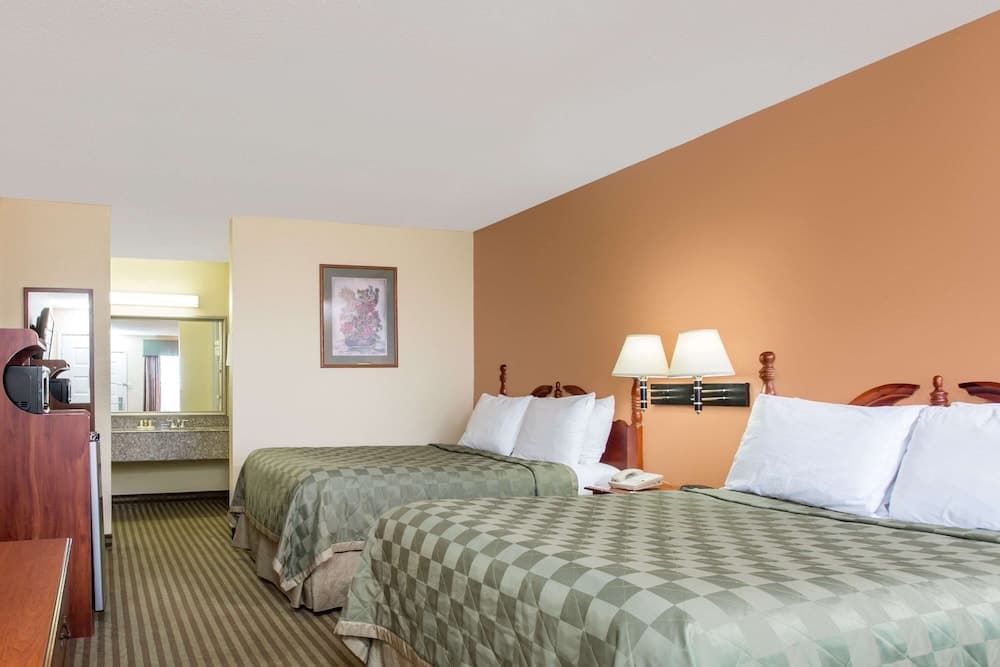Days Inn by Wyndham Orange gallery photo in Orange, TX — image 9