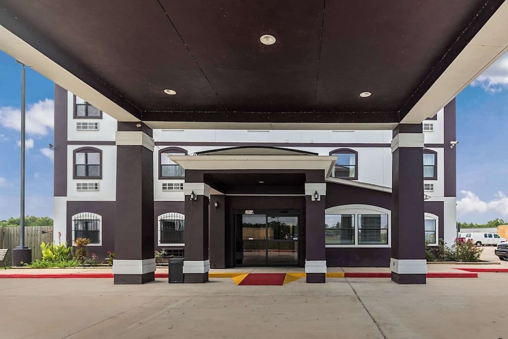 Suburban Studios Beaumont — hotel in Beaumont, Texas