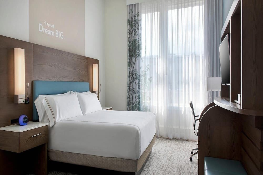 EVEN Hotel Long Island City - New York by IHG interior in Long Island City — gallery photo 2