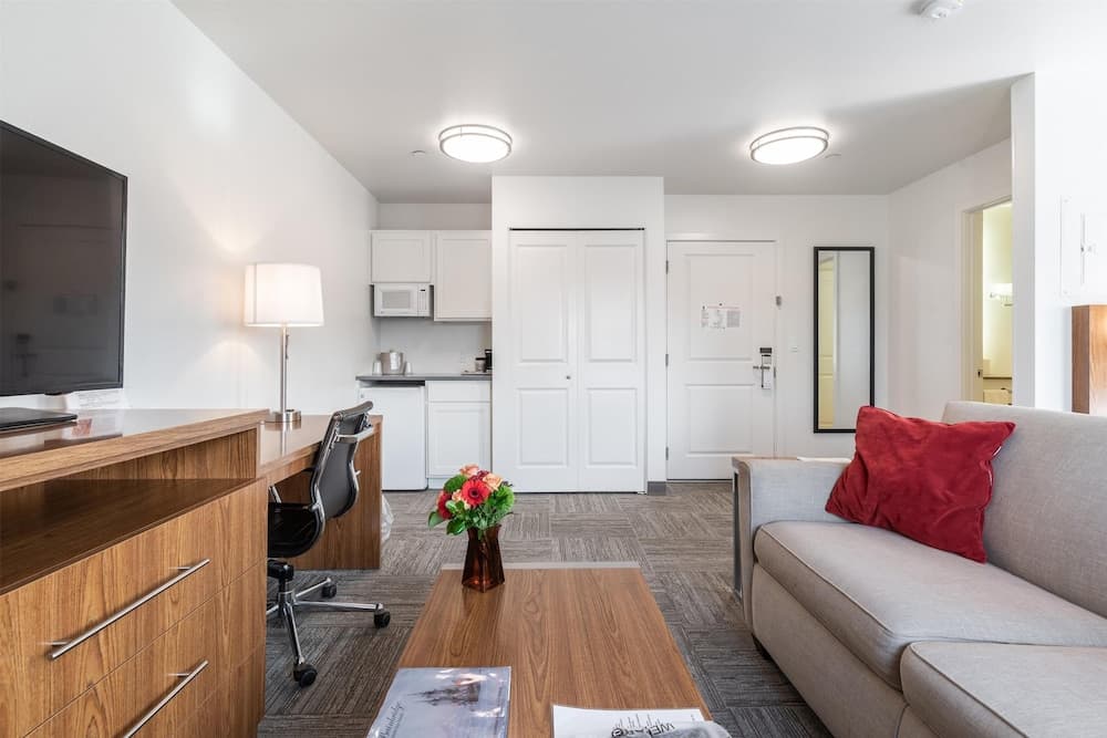 Marshall Suites Bainbridge Island, SureStay Collection by BW property views in Bainbridge Island, WA — gallery photo 3