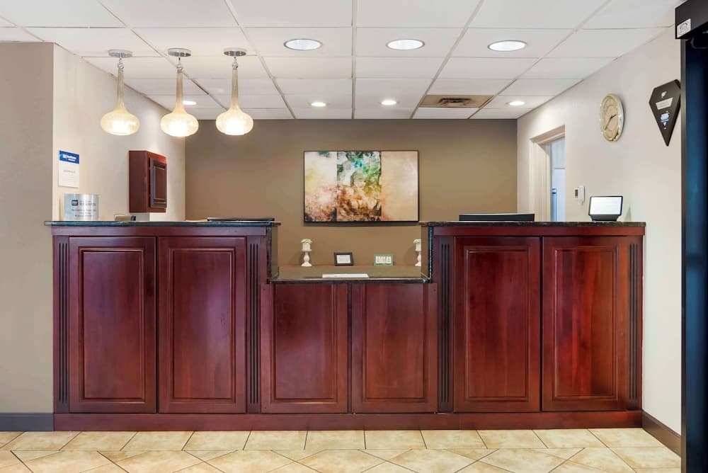 Best Western Plus Oak Mountain Inn property views in Pelham, AL — gallery photo 3