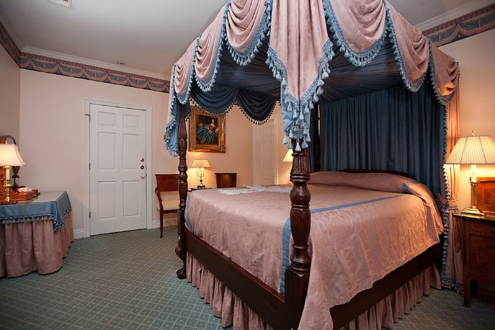 Monmouth Historic Inns and Gardens property views in Natchez, MS — gallery photo 3