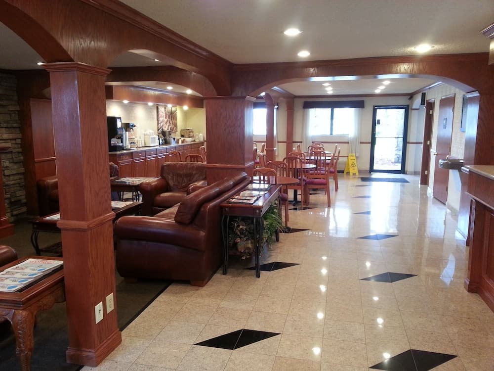 Days Inn & Suites by Wyndham Monroe property views in Monroe, MI — gallery photo 3
