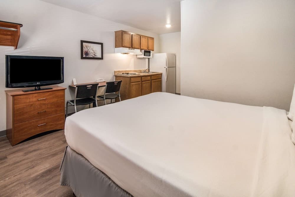 WoodSpring Suites Denton property views in Denton, TX — gallery photo 3